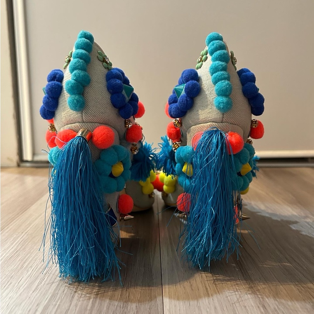 Privileged brand decorative, high, heeled shoe with back tassel - Picture 3 of 3